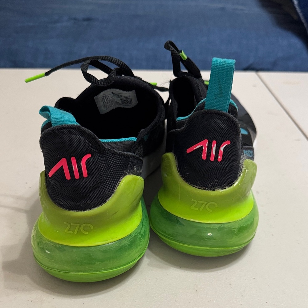 Nike Air Max 270 - Picture 2 of 5